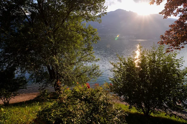 Fotografie Lake Lago Caldonazzo Pozadí Dolomitů Itálii — Stock fotografie