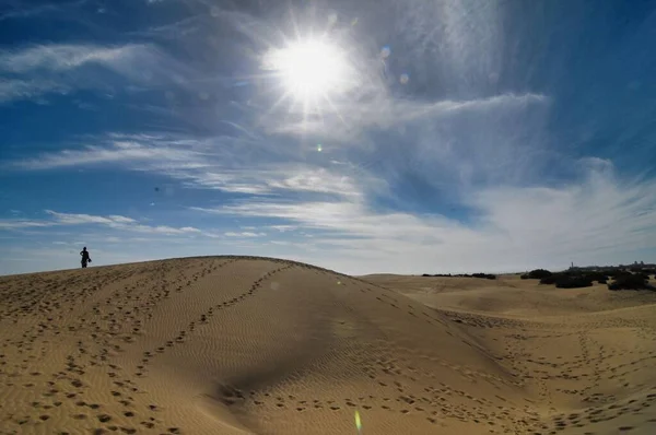 Αμμώδες Τοπίο Αμμόλοφος Έρημο Και Ήλιος Στον Ουρανό — Φωτογραφία Αρχείου