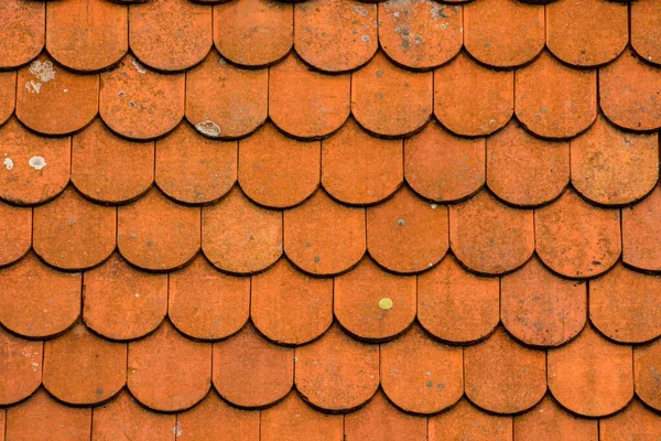 旧的屋顶瓷砖红色和棕色的背景 — 图库照片