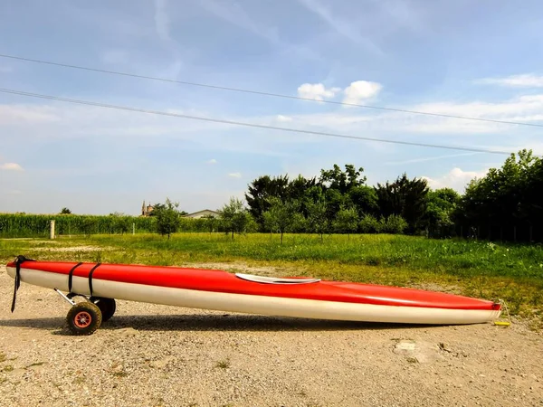 Photo picture of a red kayak on the beach