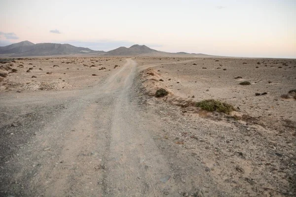 Paesaggio Desertico Con Strada Rurale Montagne — Foto Stock