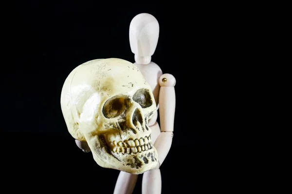 木製のダミー木製の人形頭蓋骨のアートマネキン — ストック写真