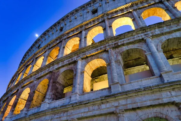 Освітлений Римський Колізей Уночі — стокове фото