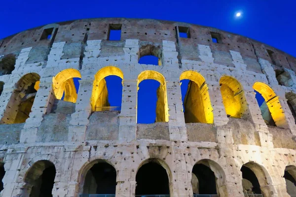Illuminated Roman Colosseum Night — Fotografia de Stock