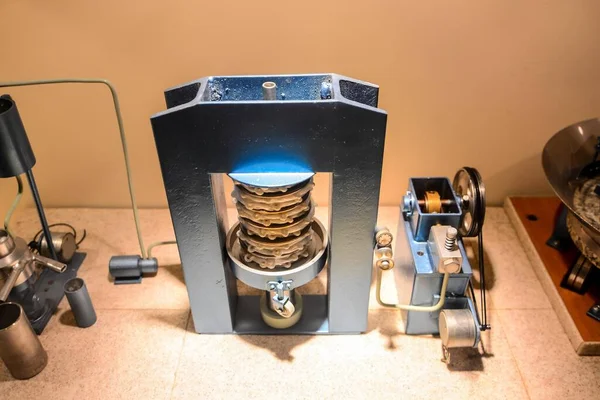 Vintage Oude Italiaanse Olijfolie Machine Gebruikt Maken Van Olie Oliemolen — Stockfoto