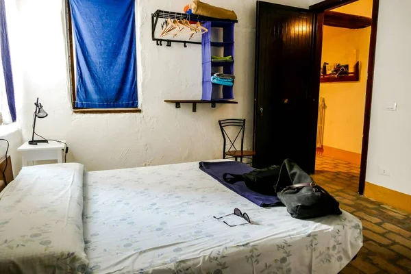 意大利旧式乡村房屋 卧室的内部 — 图库照片