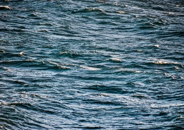 Víz Felszíne Kék Hullámokkal — Stock Fotó