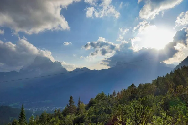 Sunbeams Viewed Clouds High Mountains — Foto Stock