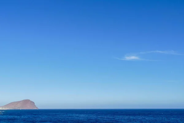 Küste Und Blauer Himmel — Stockfoto