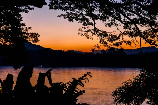 Schöner Sonnenuntergang Über Dem See — Stockfoto