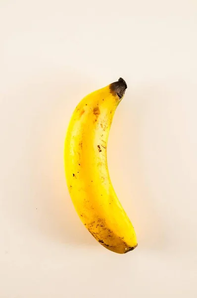 Gelbe Banane Isoliert Auf Weißem Hintergrund — Stockfoto