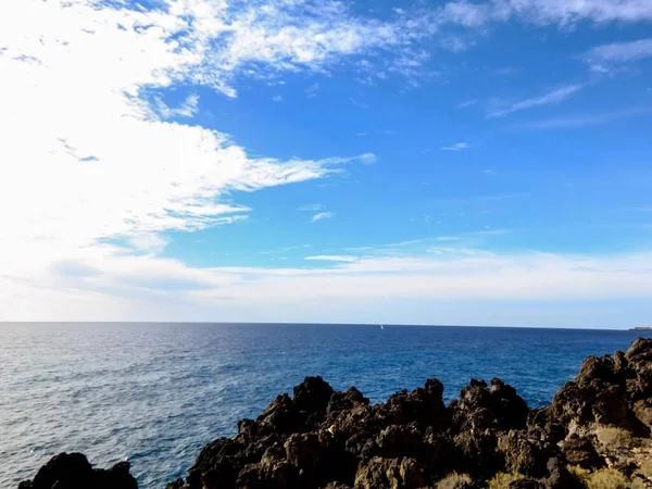 Прекрасний Морський Блакитне Небо — стокове фото