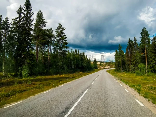 Droga Górach Niebo Chmury Piękne Zdjęcie Cyfrowe Zdjęcie Szwecji Europa — Zdjęcie stockowe