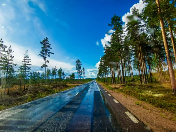 Ścieżka Lesie Niebo Chmury Piękne Zdjęcie Cyfrowe Zdjęcie Szwecji Europa — Zdjęcie stockowe