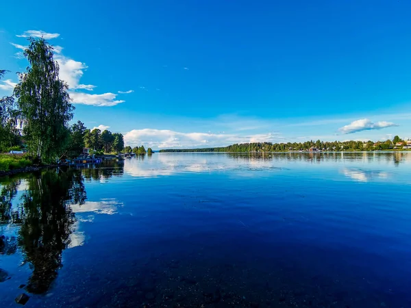 Lago Bosque Cielo Nubes Hermosa Foto Digital Foto Tomada Suecia — Foto de Stock