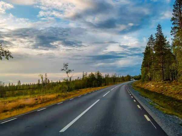 Droga Nieba Chmur Piękne Zdjęcie Cyfrowe Zdjęcie Szwecji Europa Cyfrowy — Zdjęcie stockowe