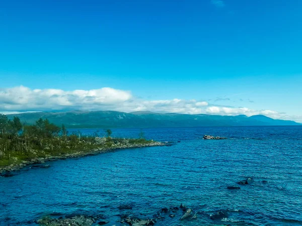 湖と山の空と雲美しい写真デジタル写真スウェーデン ヨーロッパ — ストック写真