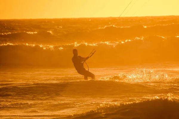 Surfista Singolo Tramonto Oceano Calmo — Foto Stock