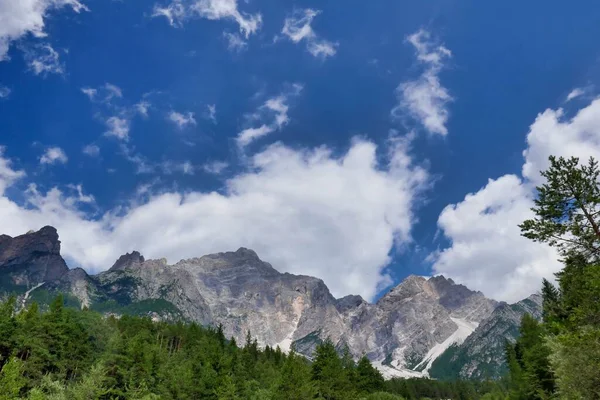 高山在阿尔卑斯山 照片作为背景 数字图像 — 图库照片