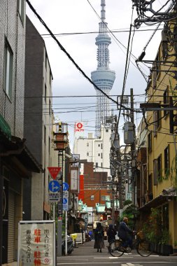 28 Kasım 2022 Taito-ku, Tokyo, Asakusa 'daki Sensoji Tapınağı çevresindeki Japon Sahnesi, pek çok turist ve tapan tarafından popüler bir kasaba.