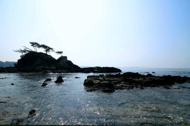 Japon Arasaki Bentenjima 'da güzel bir manzara, Yokosuka City, Kanagawa' da Arasaki sahilinde manzaralı bir yer.