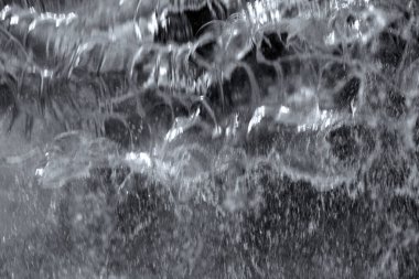 Düşen suyun arka plan fotoğrafı. Yakın plan.