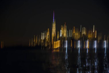 Hudson Körfezi, NYC, ABD 'den Manhattan' ın soyut uzun metrajlı aydınlatması