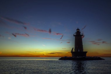 Gündoğumunda West Bank deniz feneri, Hudson Körfezi, New York, ABD