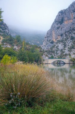 Quinson Gölü Köprüsü Verdon Gorge, Quinson, Provence; Fransa
