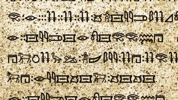 Animation Nahaufnahme Von Antiken Hieroglyphen Die Auf Eine Strukturierte Sandsteinoberfläche — Stockvideo