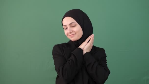 Hijab Chica Por Favor Firme Mano Algo Quiere Chica Delante — Vídeos de Stock