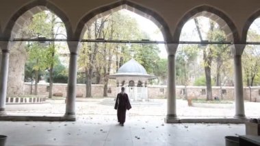 Müslüman Kız Camiyi Ziyaret Ediyor, Osmanlı kültürü Kafkasyalı kız camiyi ziyaret ediyor, tarihi İslami mimariler