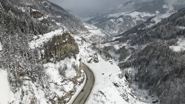 Belle Photo Drone Chaînes Montagnes Paysage Routier Niché Dans Vallée — Video