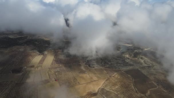 Vista Terras Agrícolas Com Drone Céu Nebuloso Cinza Vista Aérea — Vídeo de Stock