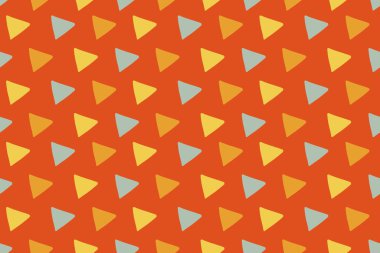 Memphis tarzı, kusursuz üçgen. Geometrik kumaş arkaplanı. Turuncu arkaplandaki renkli üçgenlerden oluşuyor. Asgari yenilikçi kolaj biçimi.