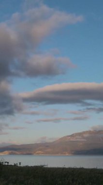 Doğanın hareketine, bulutların ve rüzgarların hareketine, manzaranın eşsiz güzellikteki doğasına şahit olmaktır. İnsansız hava aracı tarafından zaman dilimi, gürültü etkisi.