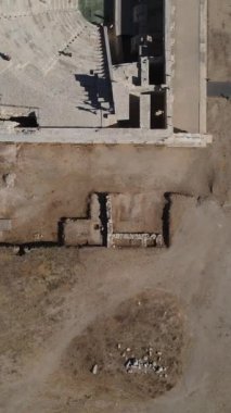 Antik Yunan tiyatrosunun hindi görüntüsü, yenilenmiş antik şehrin havadan görünüşü