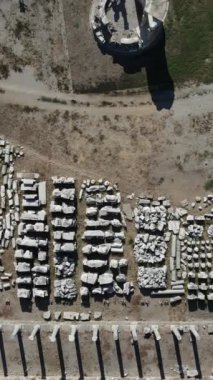 Antik tiyatro görüntüsü, Antalya, Türkiye 'nin antik kenti Antalya' da ayakta kalan antik tiyatronun insansız hava aracı görüntüsü