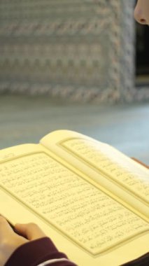 Allah 'a teslim olan kız çocuğu, Kuran' ı namaz kılan, zekat veren, Kitap 'ı okuyan ve içinde Rahman ve Rahim olan Allah' ın adıyla namaz kılan kız çocuğu.