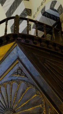 Kültürel cami işlemelerinin güzel bir görüntüsü, antik dini mimari yapının çeşmesinin görüntüsü.