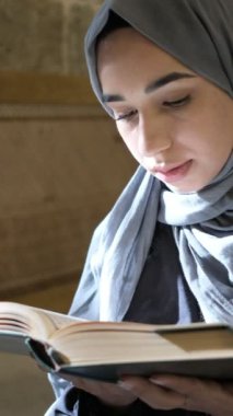 Sadık Müslüman Kadın, İslami Öğretim Konsepti, Kuran okuyan Başörtülü Müslüman Kadın 