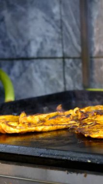 Tavuk, ızgara tavuk fileto videoları.