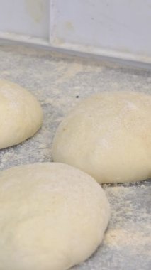 Çiğ hamur, pizza, hamur işi, pastane, günlük ekmek, yuvarlak ekmek hamuru resimleri.,