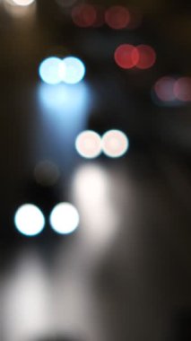 Gece Işığı, odaklanmamış ışıkların gece görüşü, bulanık renkli ışıklar, karanlıkta canlı şehir görüşü, gece renkli ışıklar.