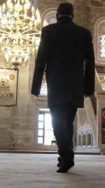 Rahman ve Rahîm olan Allah 'ın adıyla (başlamakta) dır. [2,124; 5,105] {KM, Mezmurlar 130,10}