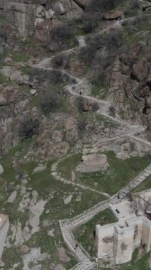 Afyonkarahisar 'da ortaçağ şatosu yıkıntıları 