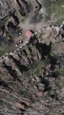 Afyonkarahisar 'da ortaçağ şatosu yıkıntıları 
