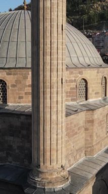 Havadan İHA, İslami Müslüman Osmanlı Camii 'ni Anadolu Tarihi Binası' nı hedef aldı. Afyon Şehri Türkiye