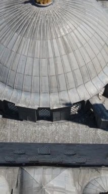 İstanbul 'daki Mihrimah Sultan Camii Antik Sembolleri, Dji insansız hava aracı, şehir manzarası, Türkiye' nin tarihi konumu Uskudar ile havadan çekim 