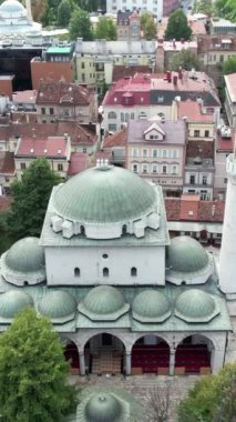 Saraybosna görüşü, eski kentin havadan görünüşü ve Gazi Husrevbeg Camii Saraybosna 'da